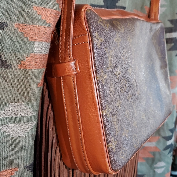 Louis Vuitton Vintage Boho Crossbody Bag - Picture 6 of 10